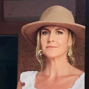 Meet your Posher, Hossannia